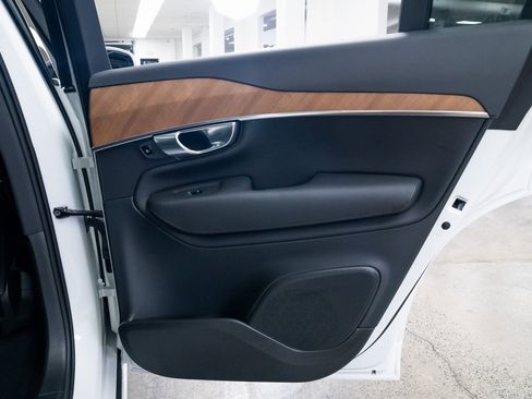 Used 2025 Volvo XC90 T8 Plus image 23