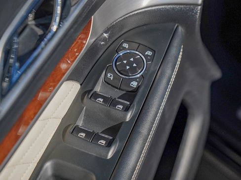 Used 2016 Ford Explorer Platinum image 22