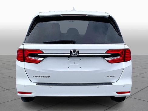 Used 2023 Honda Odyssey Elite image 4