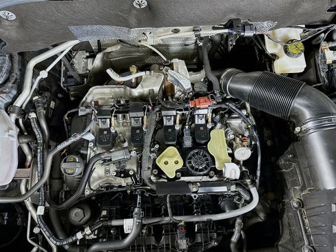 Used 2024 Volkswagen Atlas Cross Sport SE image 33