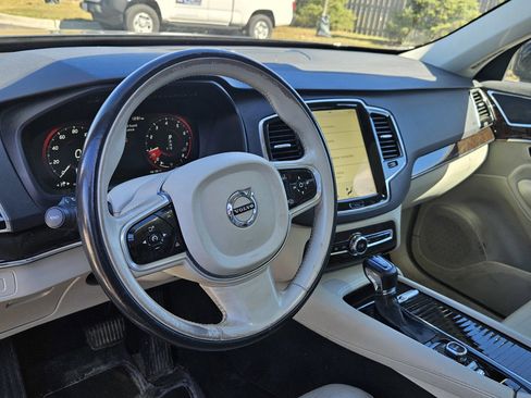 Used 2017 Volvo XC90 T6 Momentum w/ Vision Package image 10