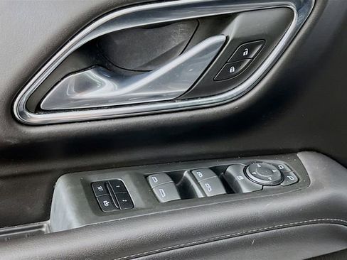 Used 2022 Chevrolet Suburban LT AWD/4WD image 9
