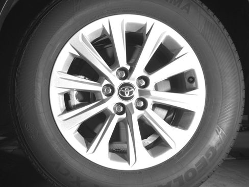 Used 2025 Toyota Grand Highlander FWD image 14