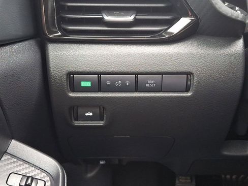 Used 2024 Nissan Sentra SV FWD image 22