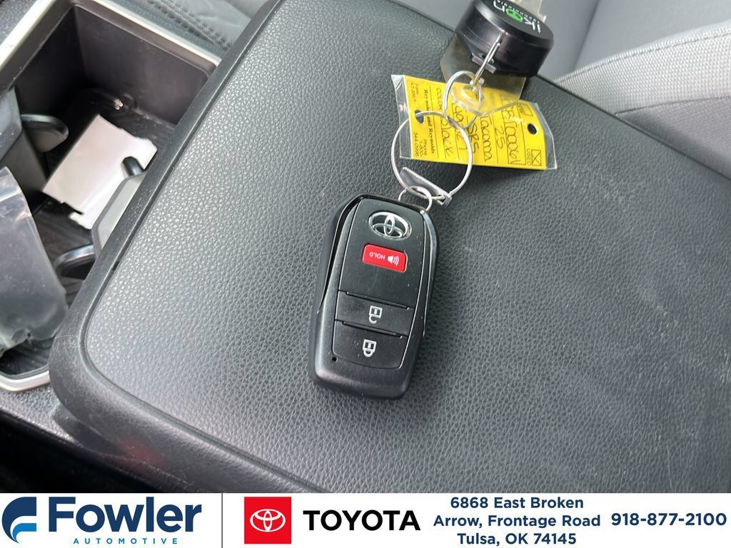 Certified 2025 Toyota Tacoma SR5 AWD/4WD image 25