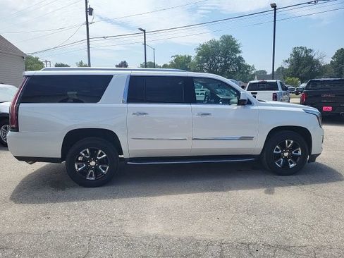 Used 2017 Cadillac Escalade ESV Luxury AWD/4WD image 26