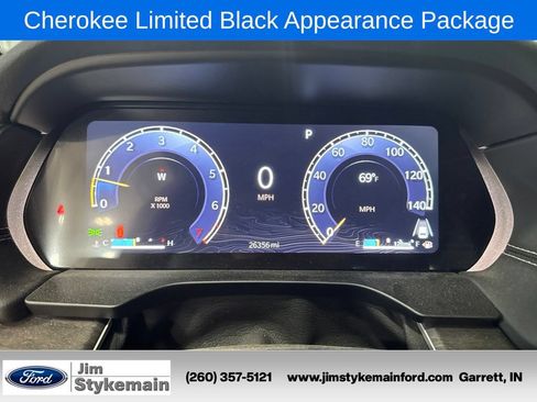 Used 2024 Jeep Grand Cherokee Limited w/ Black Appearance Package AWD/4WD image 19