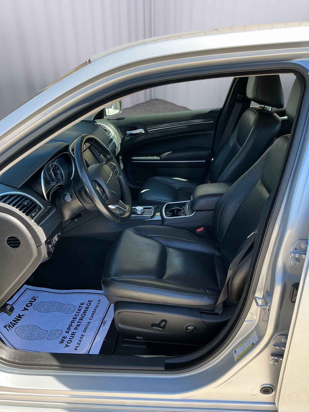 Used 2022 Chrysler 300 Touring L RWD image 17