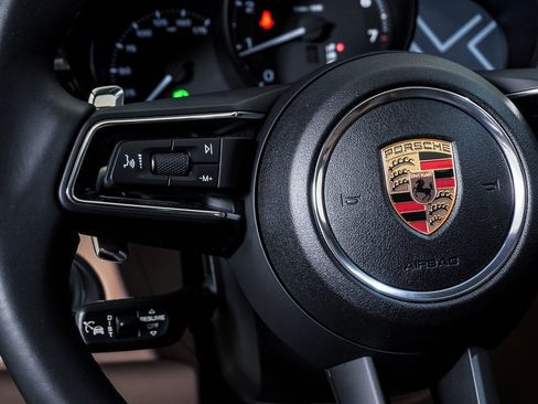 Certified 2025 Porsche Macan image 20