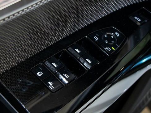 Used 2025 BMW 760i xDrive image 15