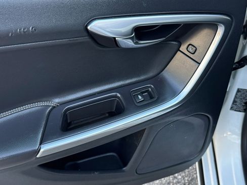 Used 2017 Volvo S60 T5 Dynamic FWD image 15