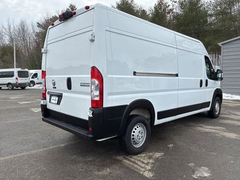 Used 2025 RAM ProMaster 2500 w/ Convenience Group image 3