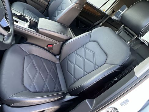 Used 2024 Volkswagen Atlas SE image 13