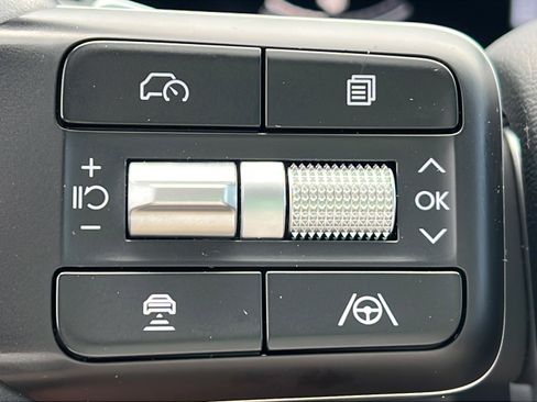 Certified 2025 Hyundai Santa Fe SEL FWD image 18