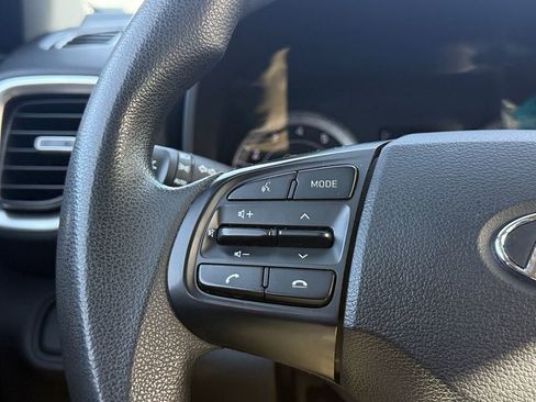 Used 2022 Hyundai Venue SE image 23