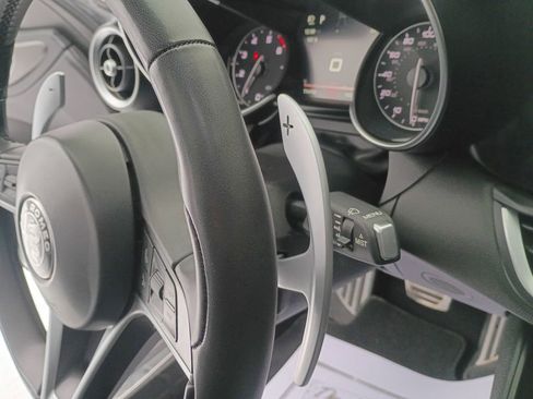 Used 2017 Alfa Romeo Giulia AWD image 34