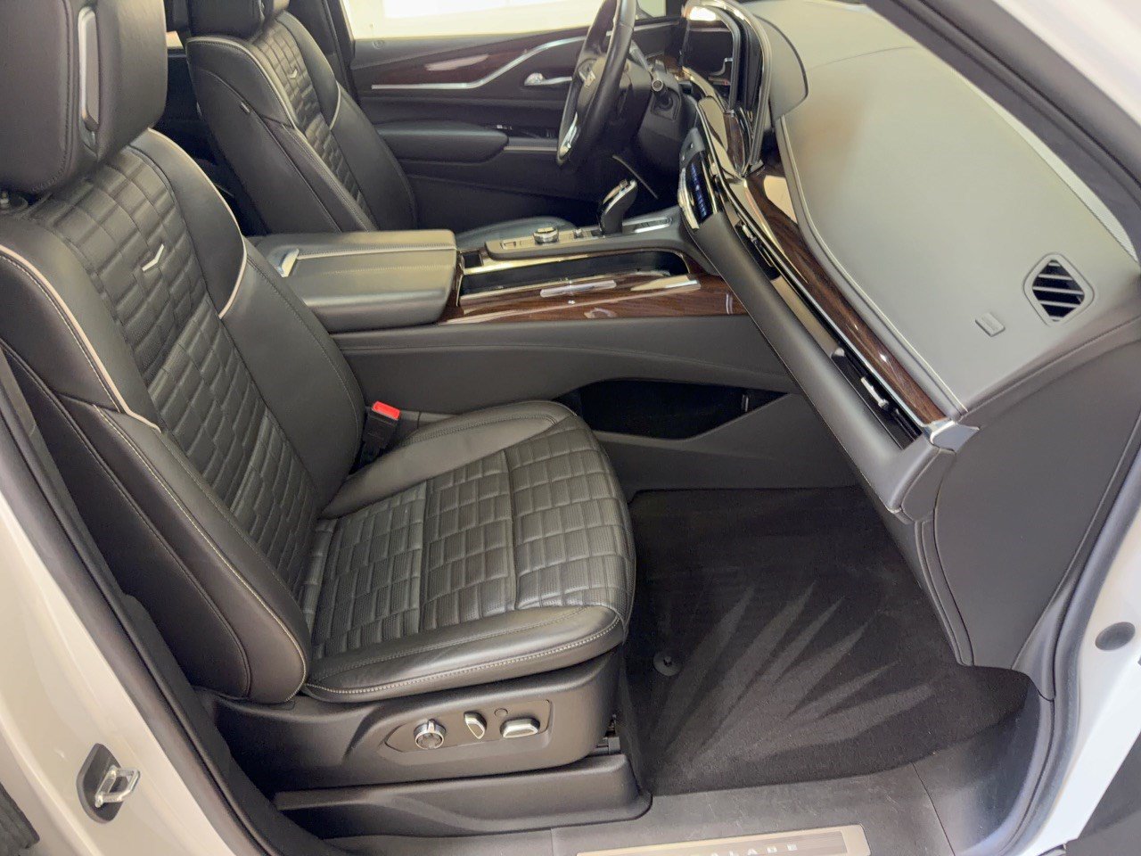 Used 2022 Cadillac Escalade Sport Platinum AWD/4WD image 30