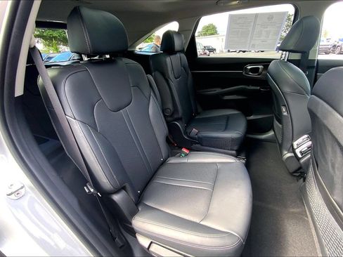 Used 2023 Kia Sorento EX w/ Panoramic Sunroof Package AWD/4WD image 19