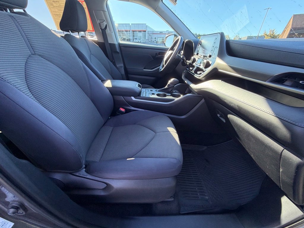 Used 2021 Toyota Highlander LE AWD/4WD image 36