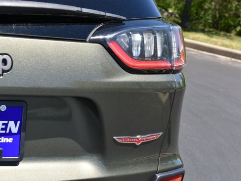 Used 2019 Jeep Cherokee Trailhawk w/ Comfort/Convenience Group AWD/4WD image 6