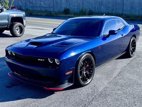 Used 2016 Dodge Challenger SRT Hellcat RWD image 10