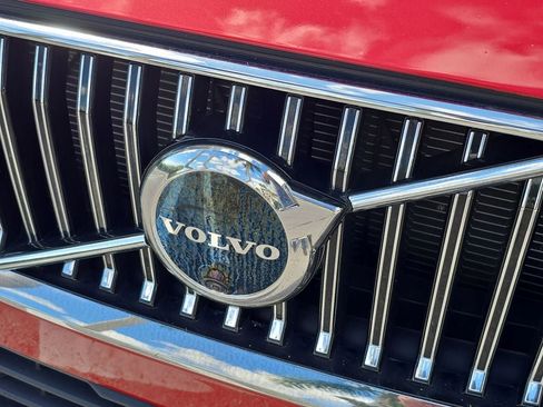 Certified 2022 Volvo XC60 B6 Inscription w/ Advanced Package image 12