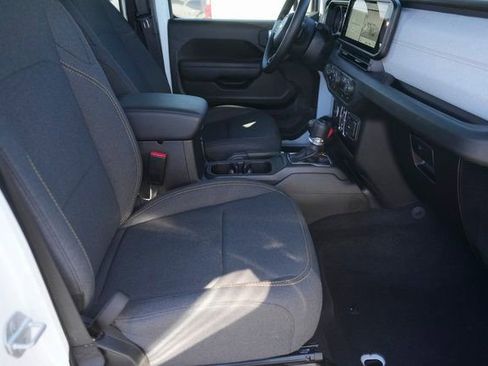 Used 2025 Jeep Gladiator Sport image 18