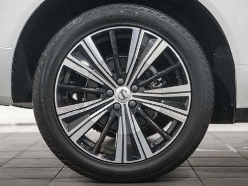 Used 2022 Volvo XC60 B5 Inscription w/ Climate Package image 17