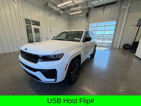 New 2026 Jeep Grand Cherokee Limited AWD/4WD image 10