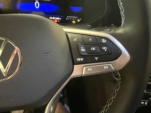 Certified 2024 Volkswagen Taos SE FWD image 31