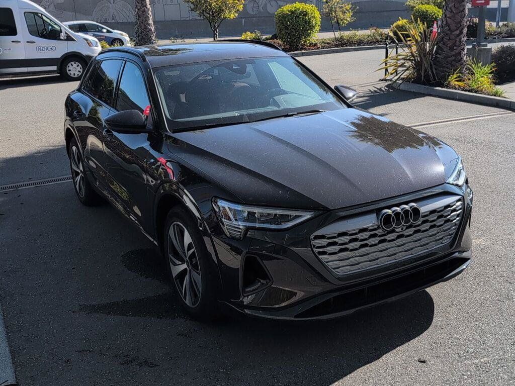 Used 2024 Audi Q8 e-tron Premium Plus AWD/4WD image 4