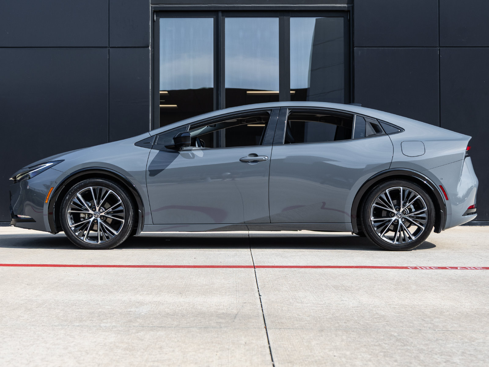 Used 2024 Toyota Prius Limited w/ Limited Premium Package FWD image 9
