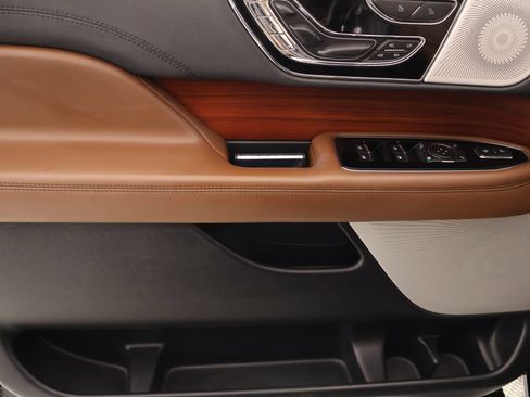 Used 2022 Lincoln Navigator L Reserve AWD/4WD image 18
