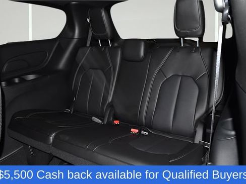 New 2026 Chrysler Pacifica Select AWD/4WD image 35