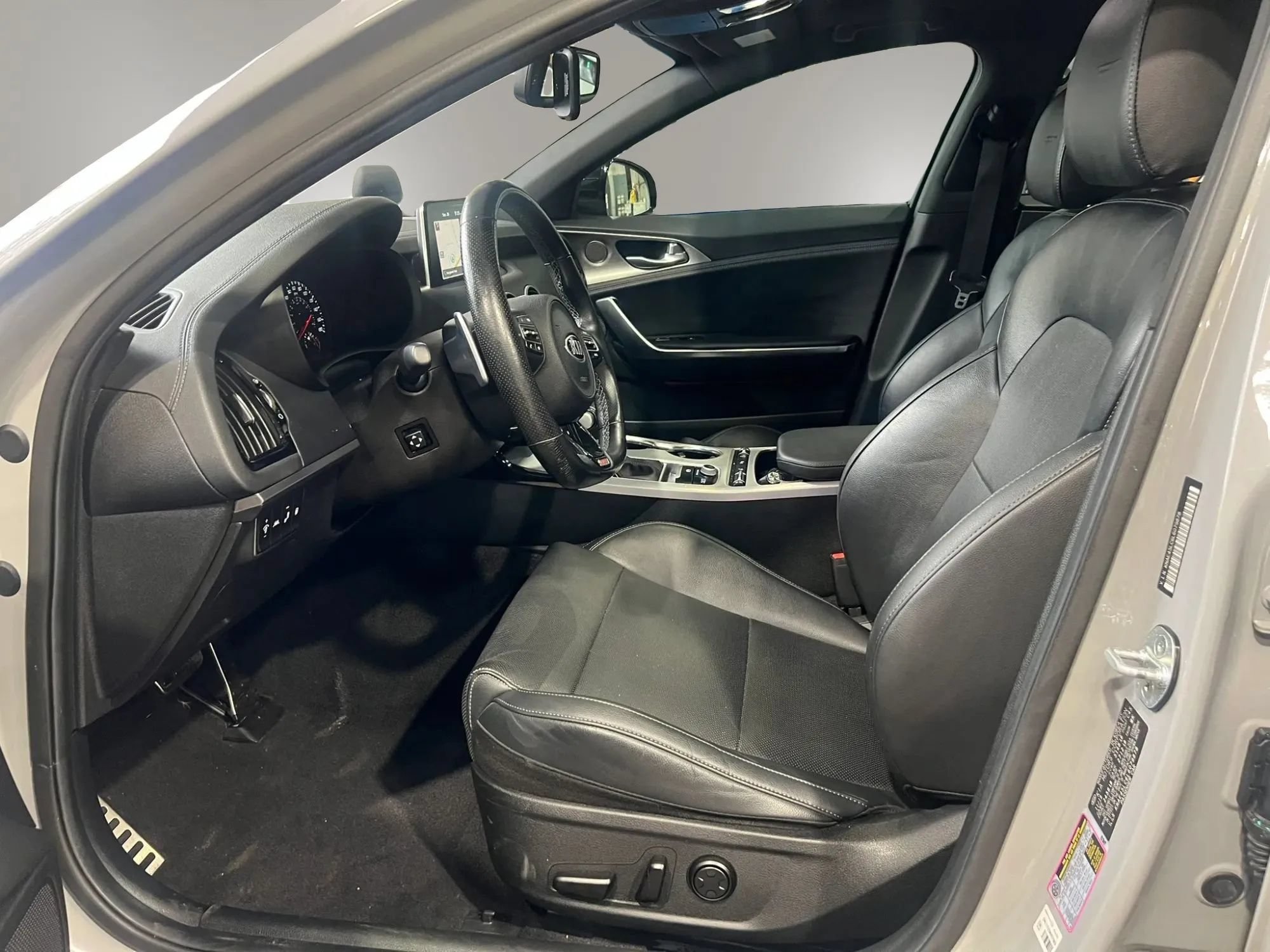 Used 2020 Kia Stinger GT1 AWD/4WD image 27