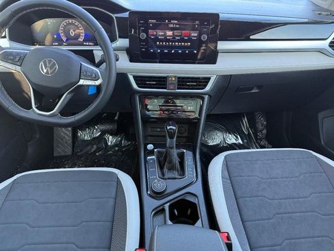 New 2026 Volkswagen Taos SE image 6