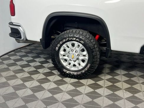 Used 2024 Chevrolet Silverado 3500 LT image 17