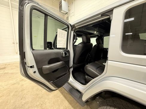 Used 2023 Jeep Wrangler Unlimited Sahara AWD/4WD image 39
