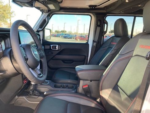 Used 2025 Jeep Wrangler Unlimited Rubicon w/ Convenience Group image 10