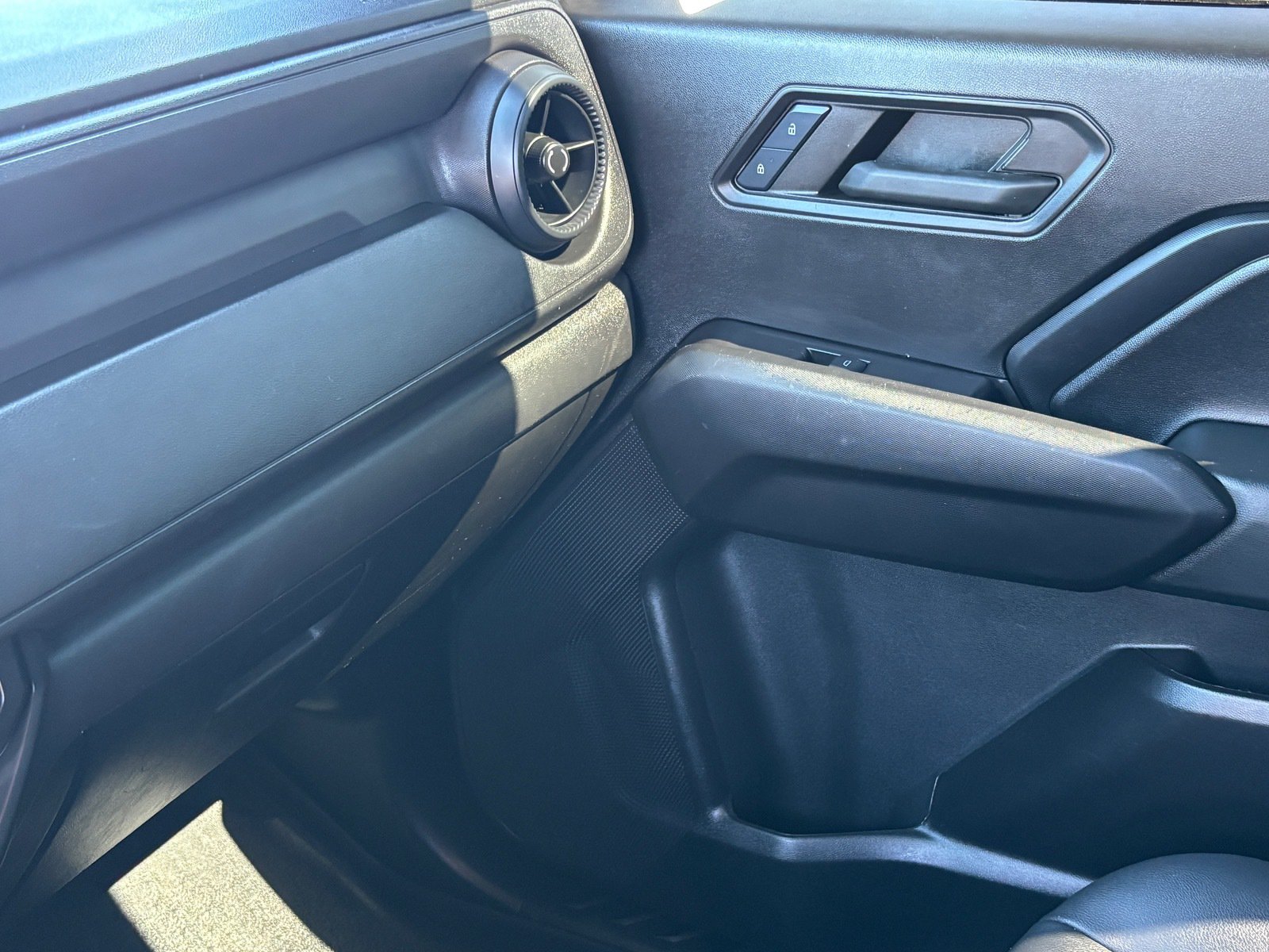 Used 2024 Chevrolet Colorado W/T w/ WT Convenience Package RWD image 18