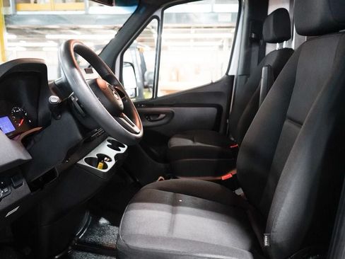 Used 2023 Mercedes-Benz Sprinter 2500 image 13