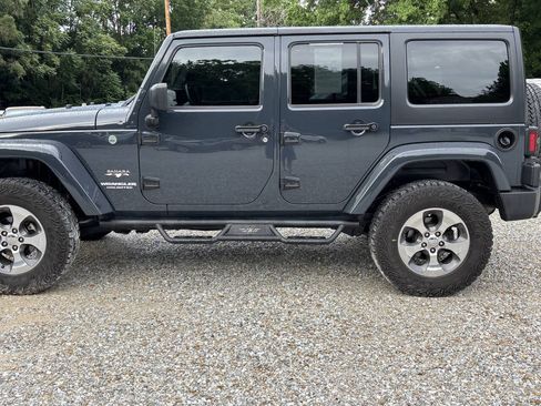 Used 2017 Jeep Wrangler Unlimited Sahara w/ Connectivity Group AWD/4WD image 1