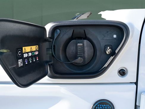 Used 2024 Jeep Wrangler Unlimited w/ Convenience Group image 42