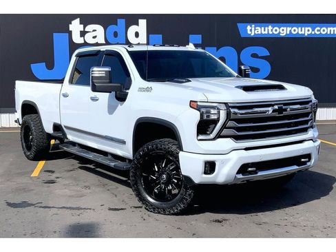 Used 2026 Chevrolet Silverado 3500 High Country w/ Technology Package AWD/4WD image 2