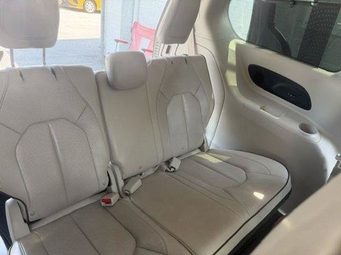 Used 2020 Chrysler Pacifica Limited FWD image 13