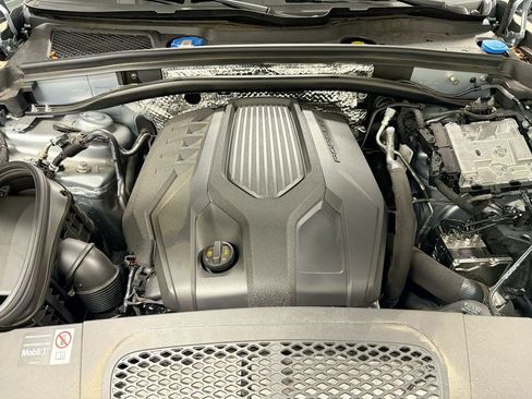 Used 2026 Porsche Macan AWD/4WD image 31