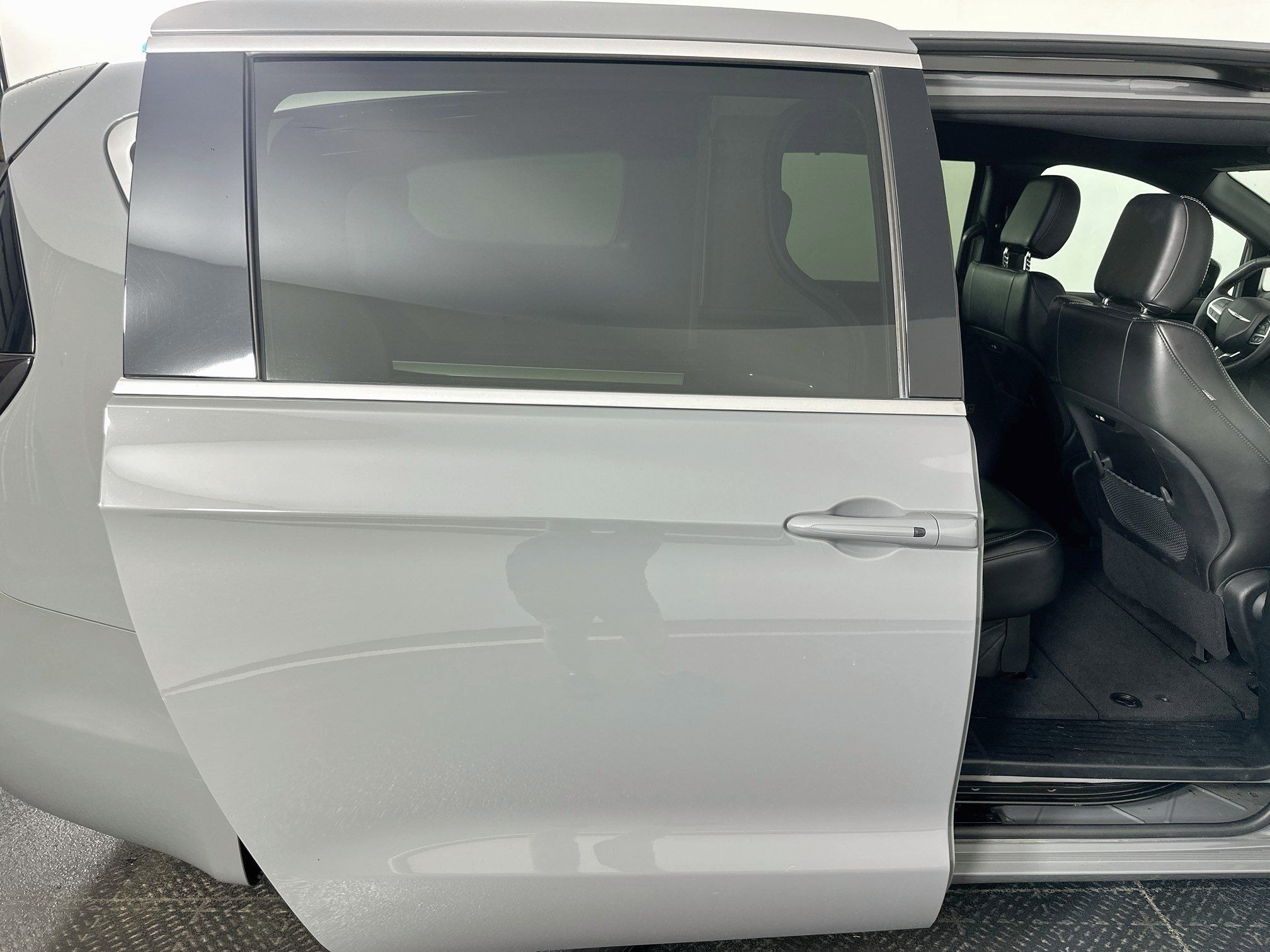 Used 2025 Chrysler Pacifica Select FWD image 31