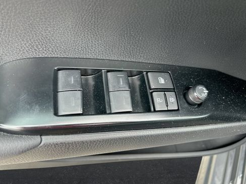Used 2025 Toyota Camry SE FWD image 13