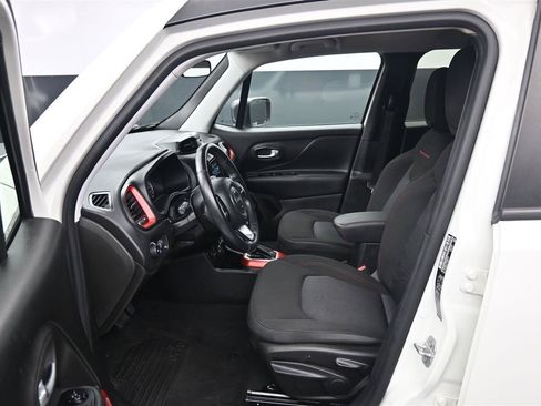 Used 2019 Jeep Renegade Trailhawk w/ Cold Weather Group II AWD/4WD image 11