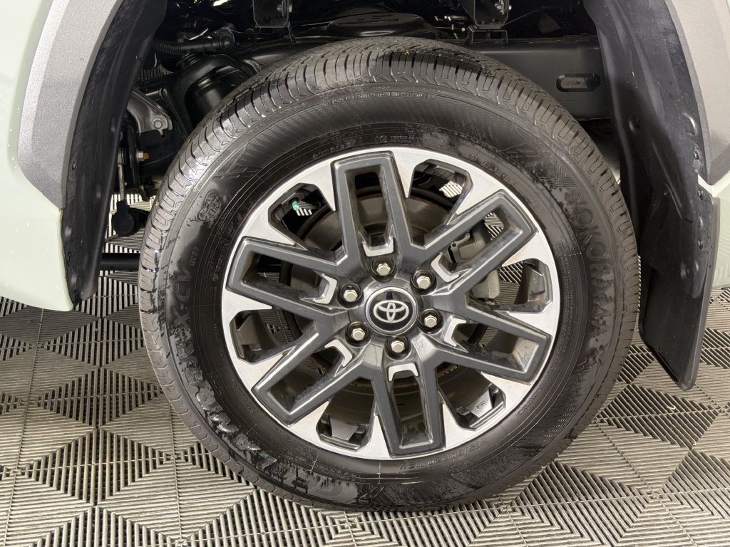 Used 2026 Toyota Tundra Limited AWD/4WD image 15